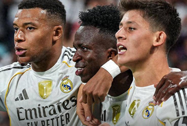 2-1逆转！皇马三连胜领跑西甲，阿隆索用人：更看重姆巴佩！